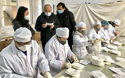 廣西柳州企業(yè)青年助力疫情防控阻擊戰(zhàn) 無(wú)紡布研發(fā)的先鋒力量